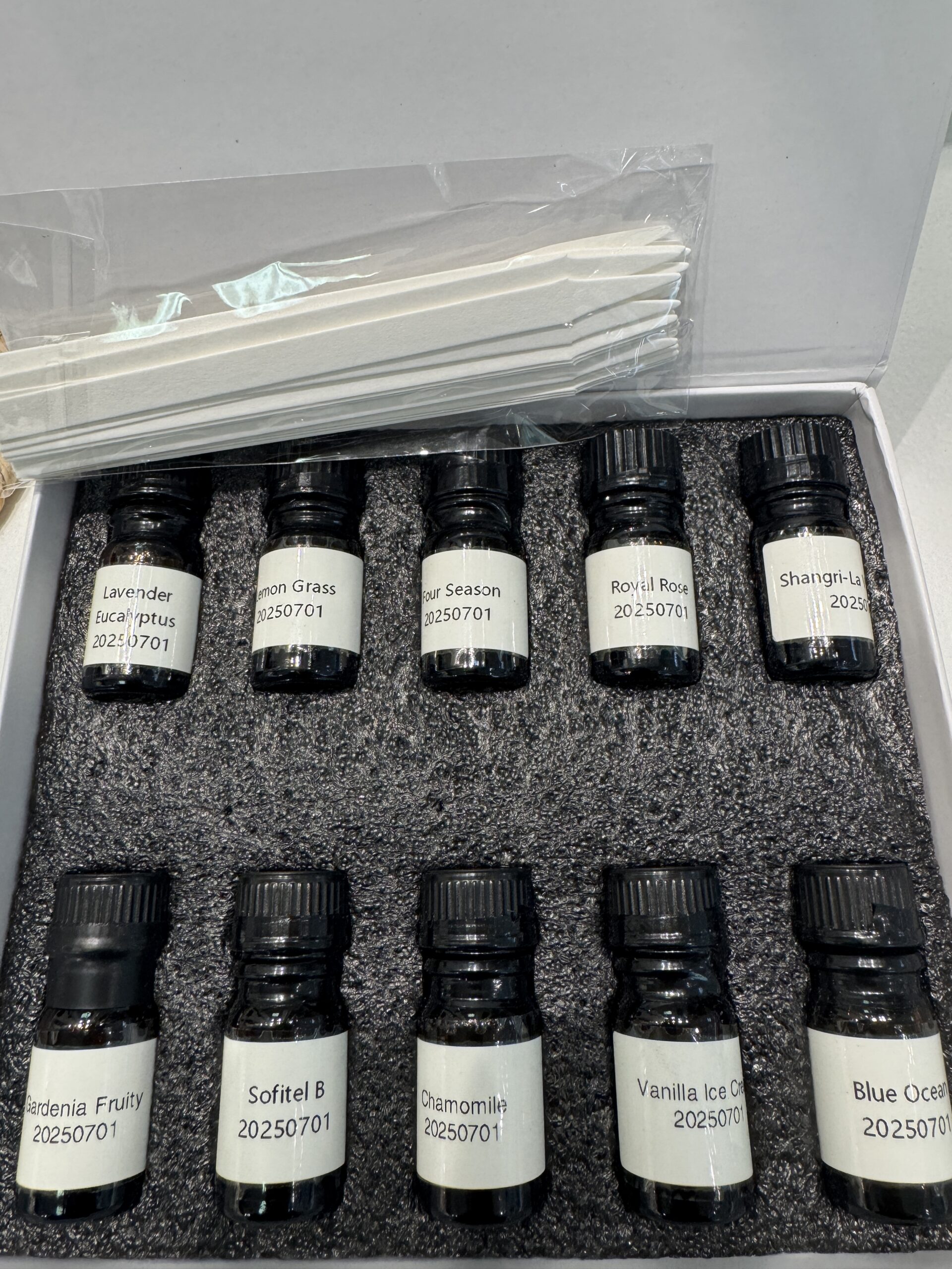 IMG_4980 (2) 🌿 Coffret de 10 huiles essentielles – 5 ml, Senteurs exclusives raffinées, Pure huile essentielle – Image 1
